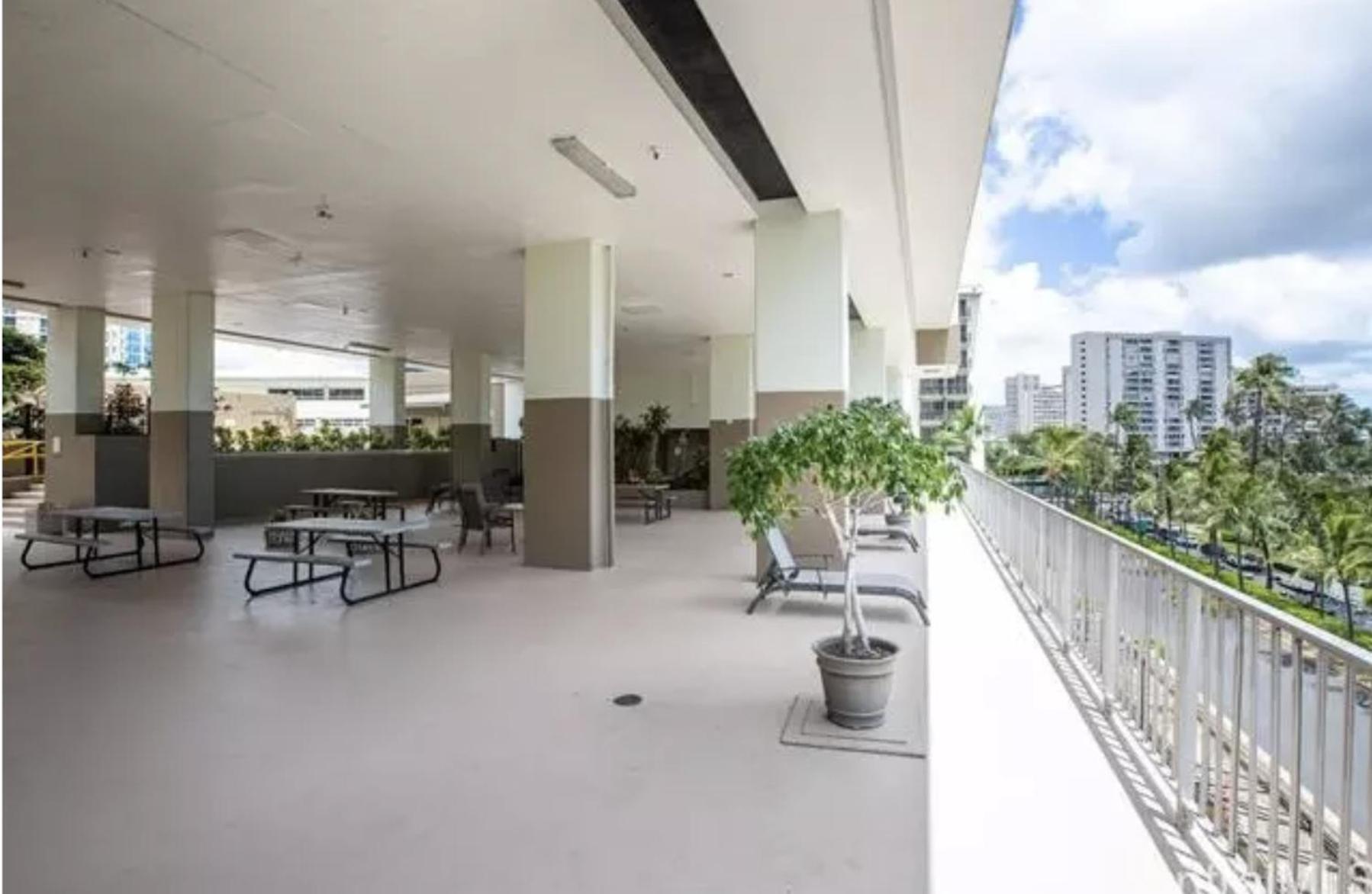 Gem Of Waikiki At On The Park * Honolulu